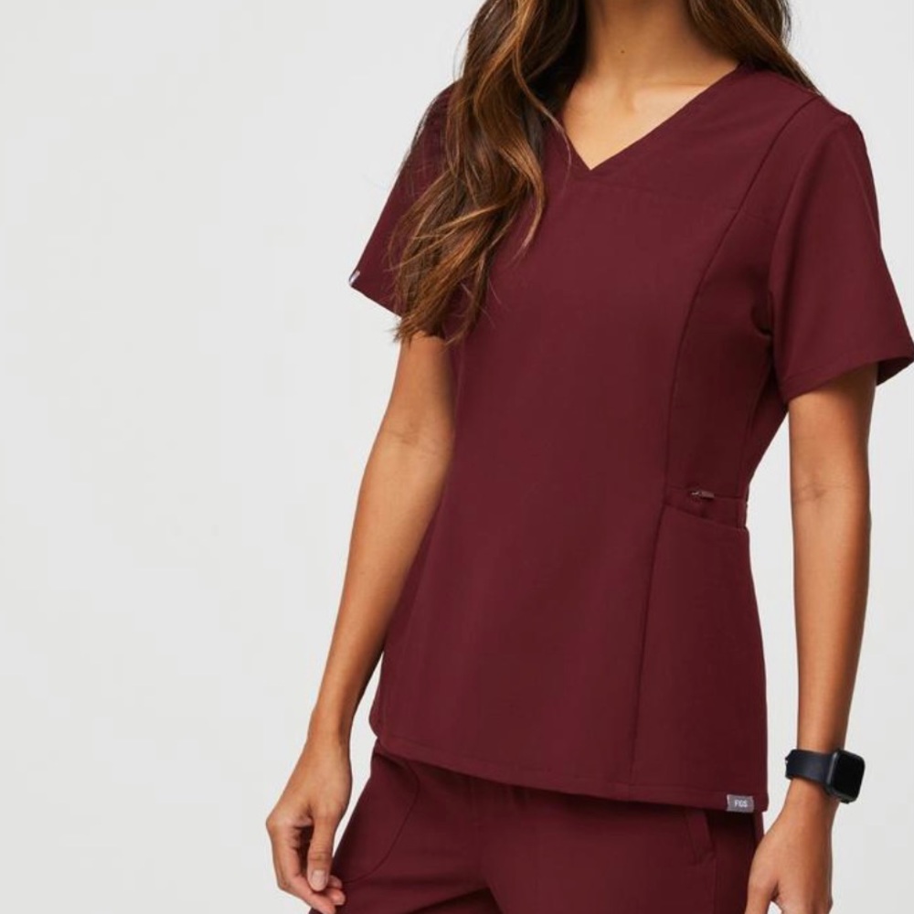 Figs scrub top